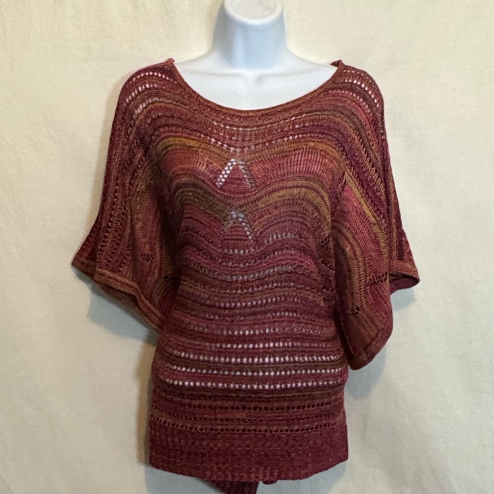 H-18 Madison Red, Cream & Green Crocheted Short Sleeve Pullover Sweater Size M